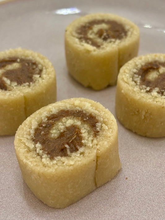 Cinnamon Roll Energy Bites